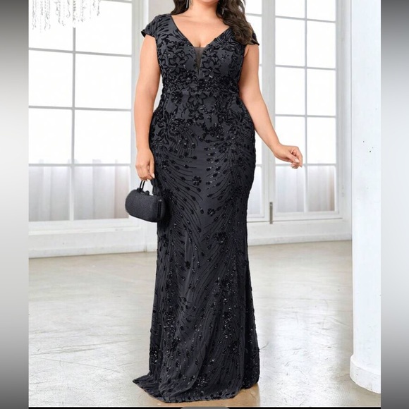 Dresses & Skirts - Luxe plus V neck sequin formal evening party dress